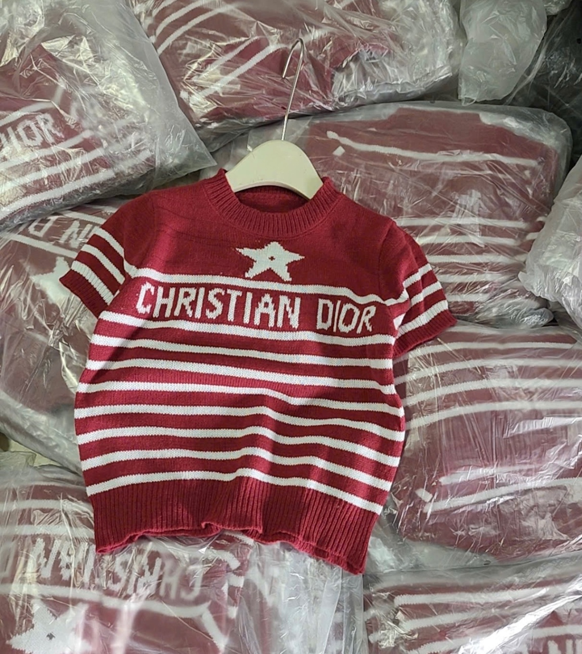 ÁO LEN DIO CỘC ĐỎ NGÔI SAO QC
