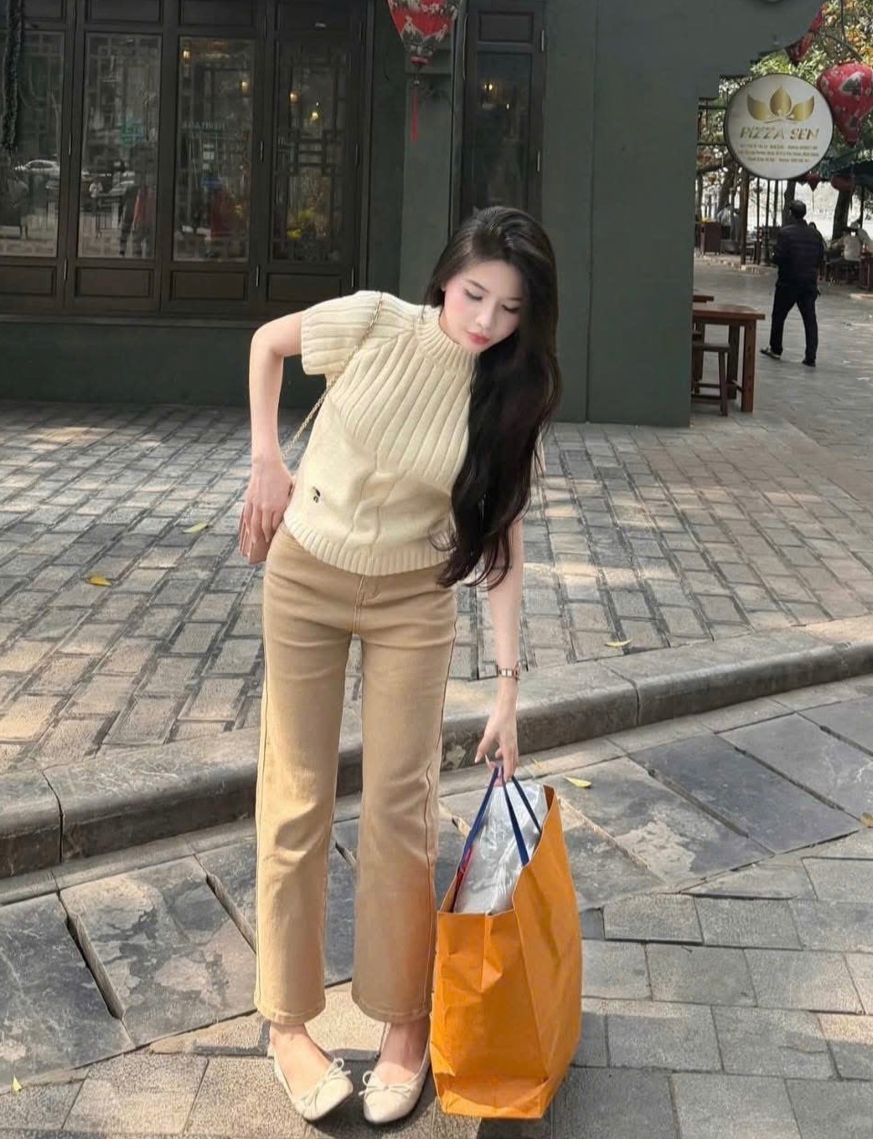 ÁO LEN CỘC TRẮNG KEM DIO THÊU ONG QC