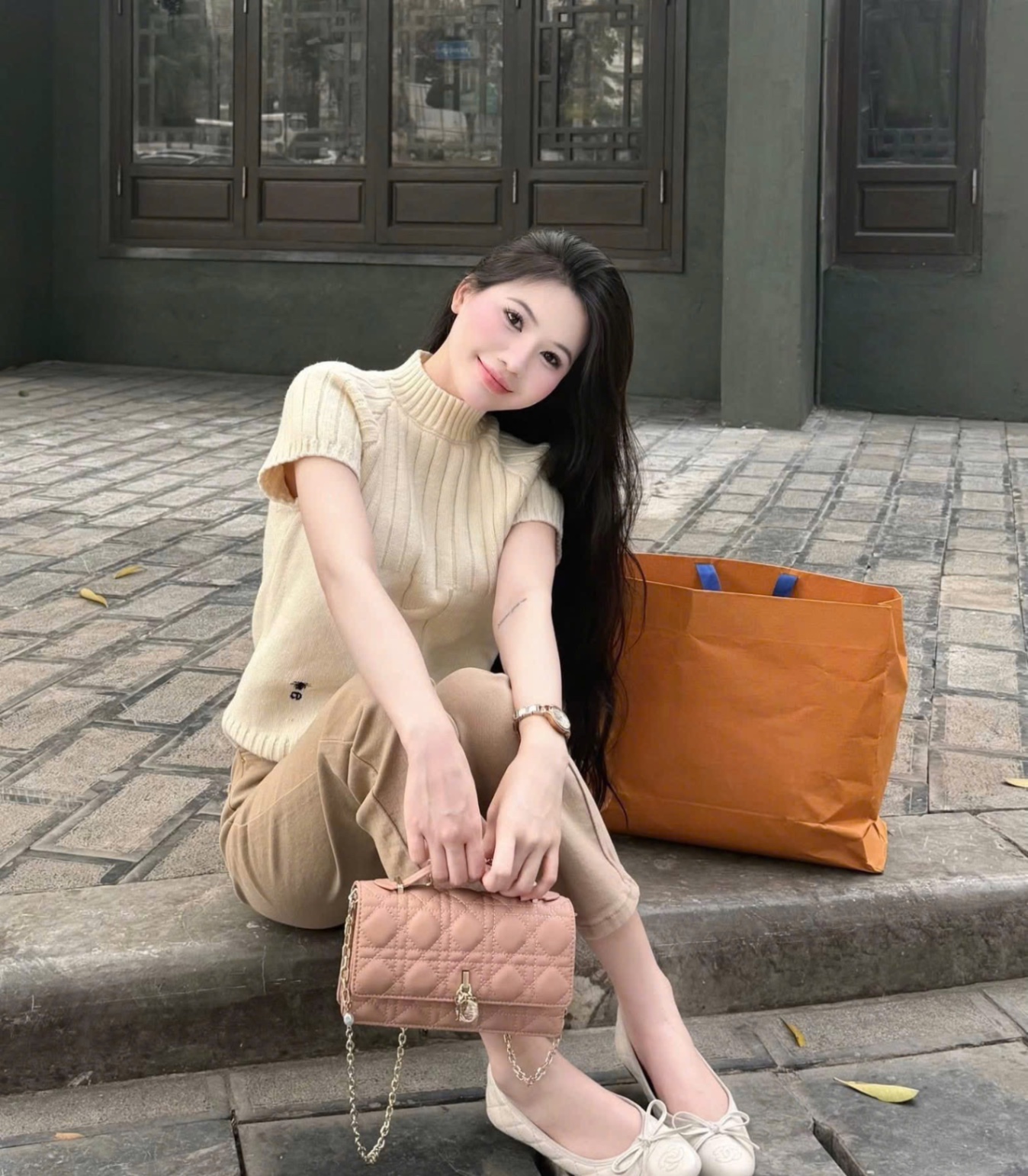 ÁO LEN CỘC TRẮNG KEM DIO THÊU ONG QC