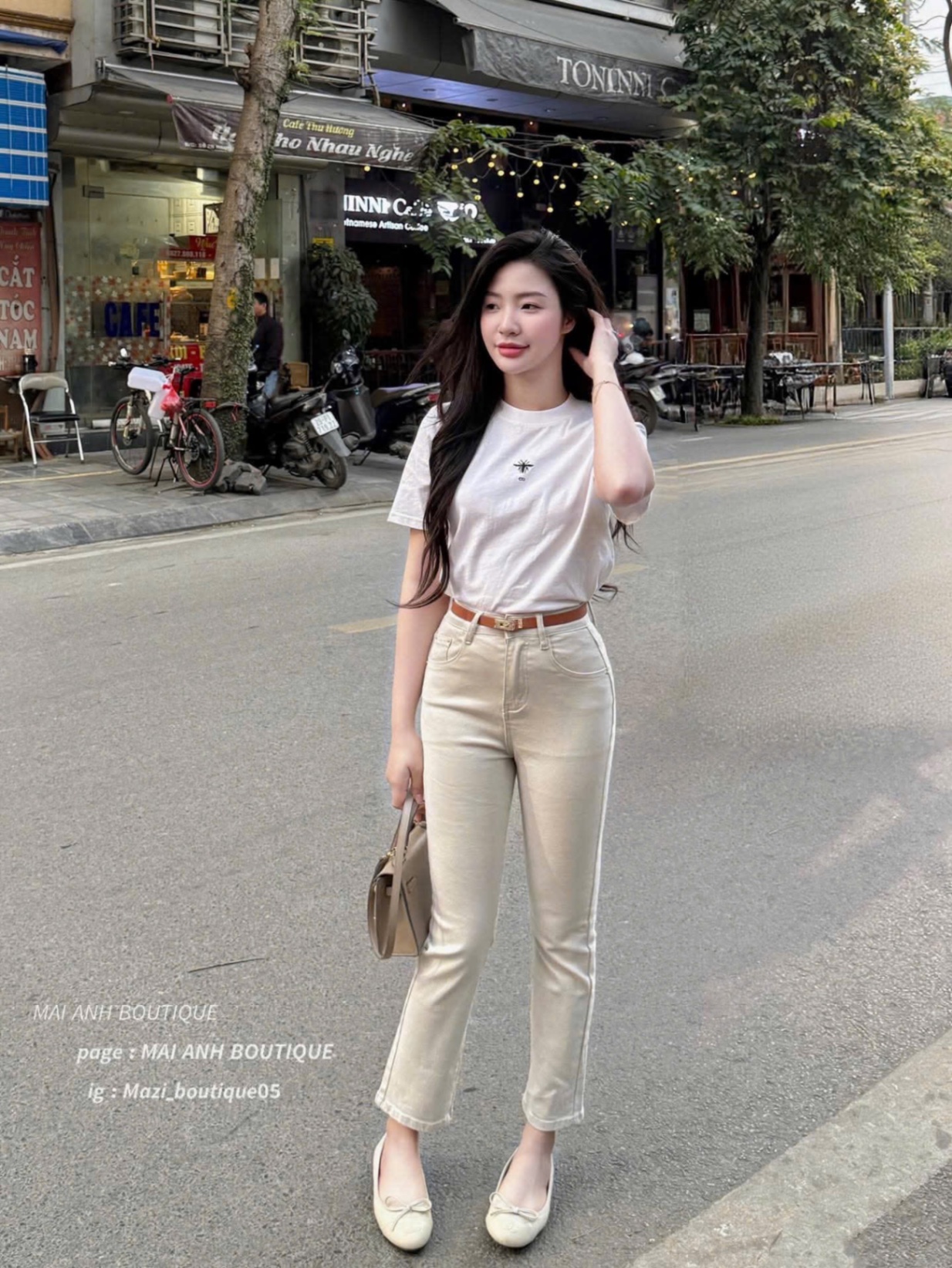 ÁO PULL CỘC TRẮNG DIO THÊU ONG