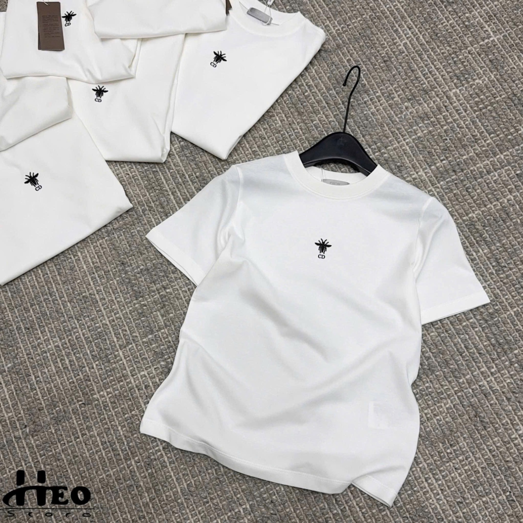ÁO PULL CỘC TRẮNG DIO THÊU ONG