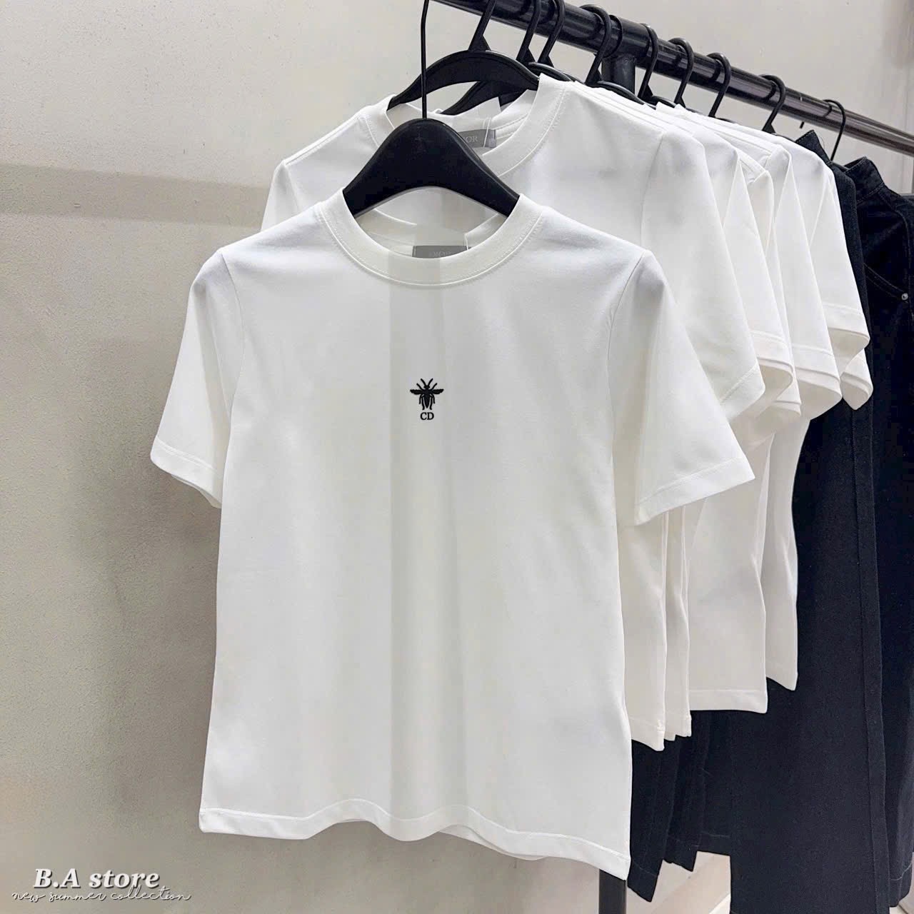 ÁO PULL CỘC TRẮNG DIO THÊU ONG
