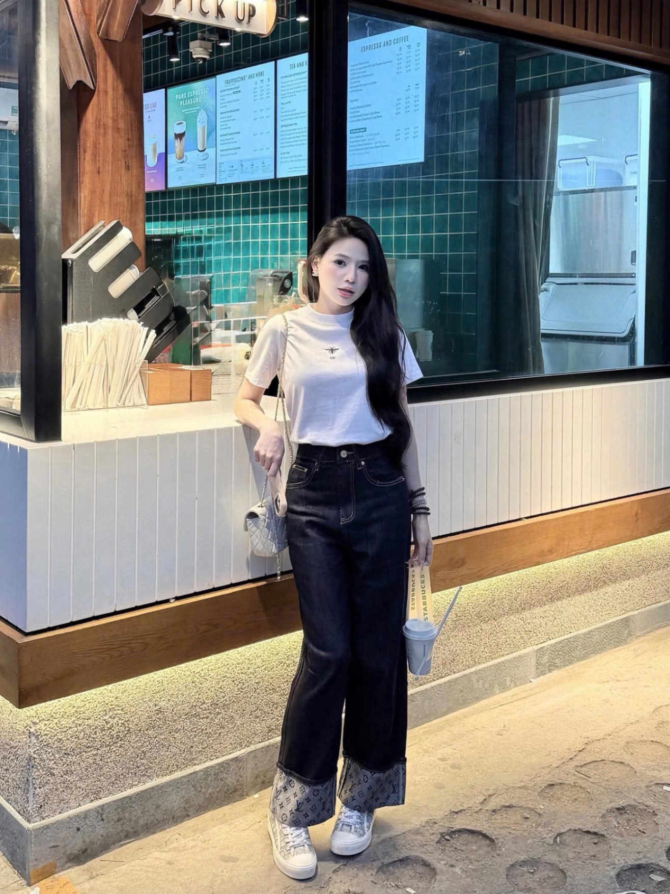 ÁO PULL CỘC TRẮNG DIO THÊU ONG