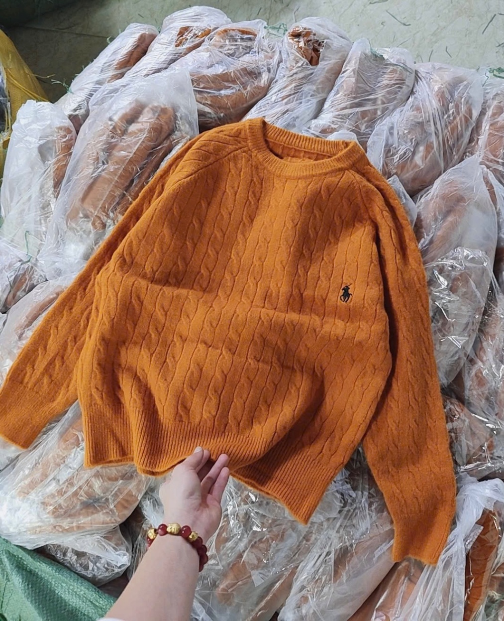 ÁO LEN THỪNG THÊU NGỰA DT MÀU CAM QC