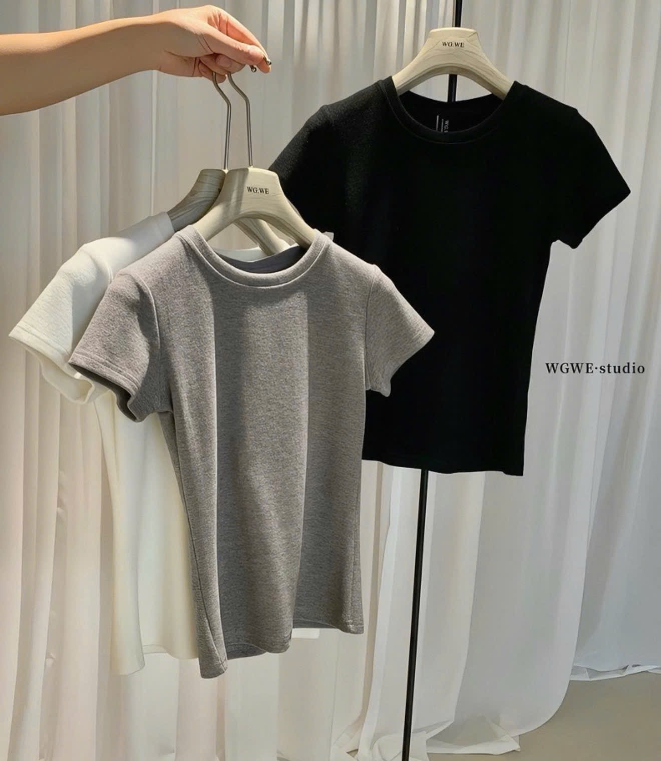 ÁO PULL CỘC WGWE ĐEN TRẮNG GHI
