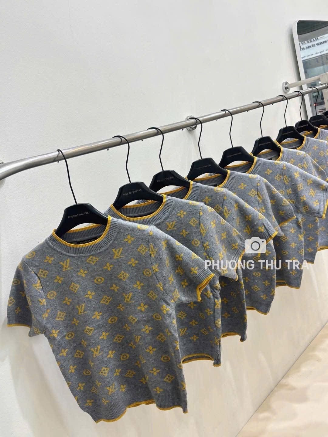 ÁO LEN CỘC LV XÁM VÀNG