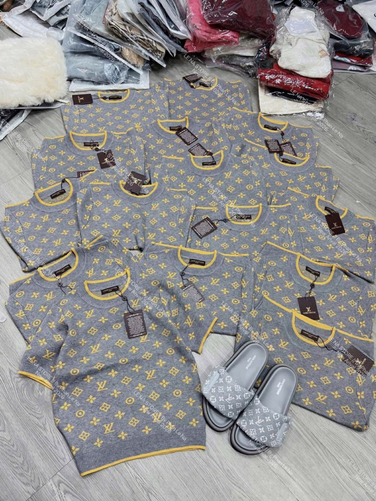 ÁO LEN CỘC LV XÁM VÀNG