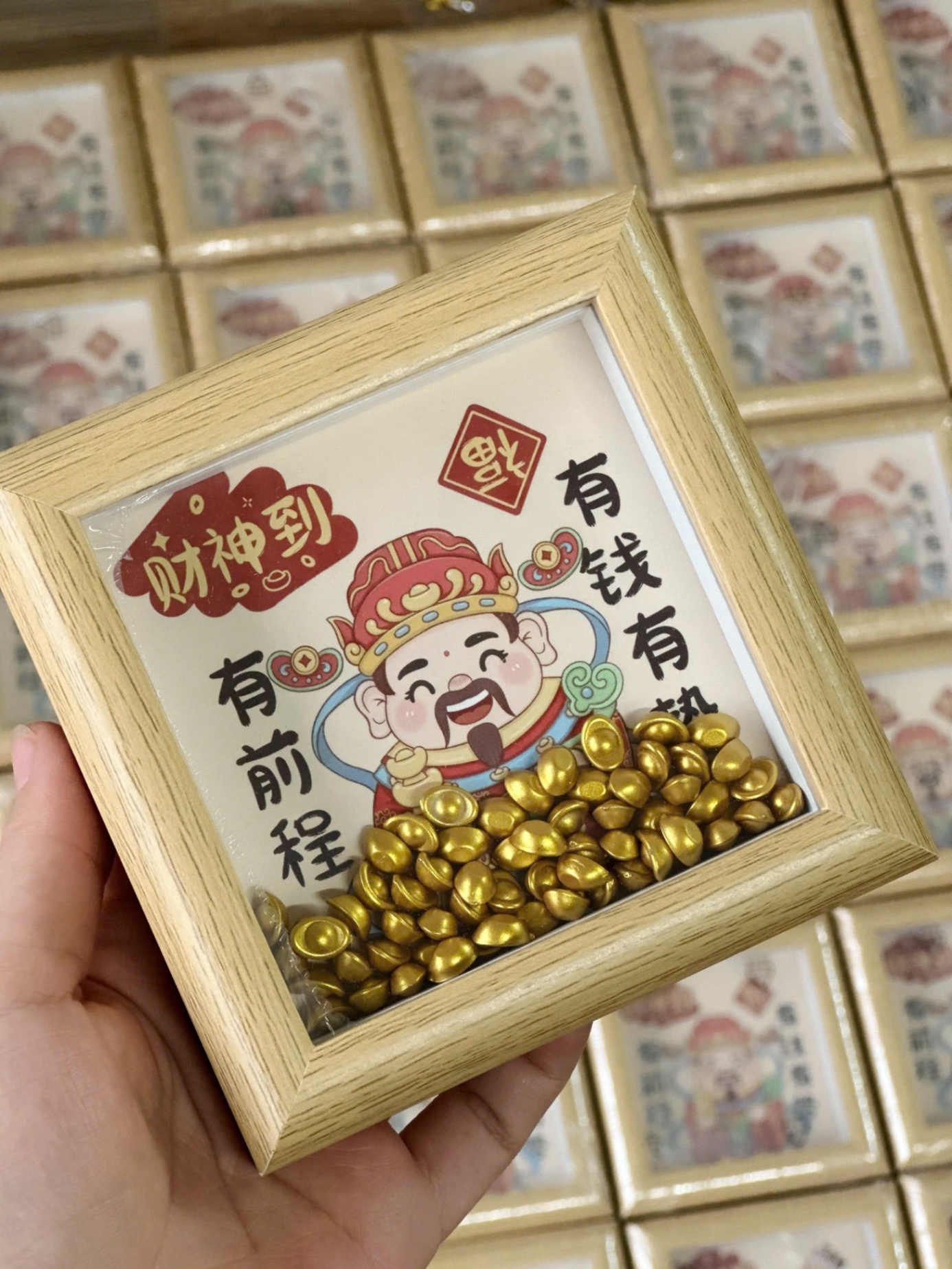 TRANH KHUNG GỖ ĐỰNG THỎI VÀNG