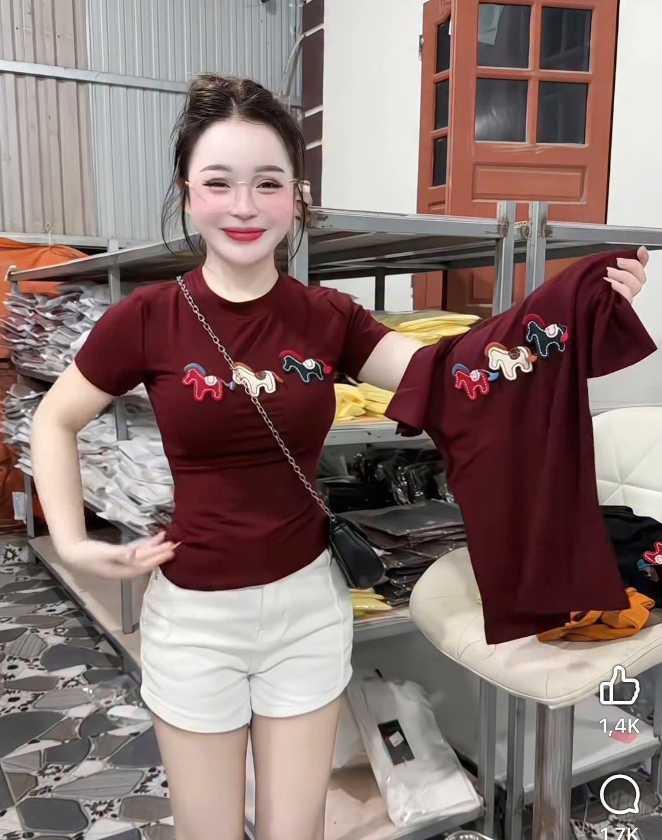 ÁO ZIP ĐỎ THÊU ĐÁP 3 CON NGỰA CỘC TAY