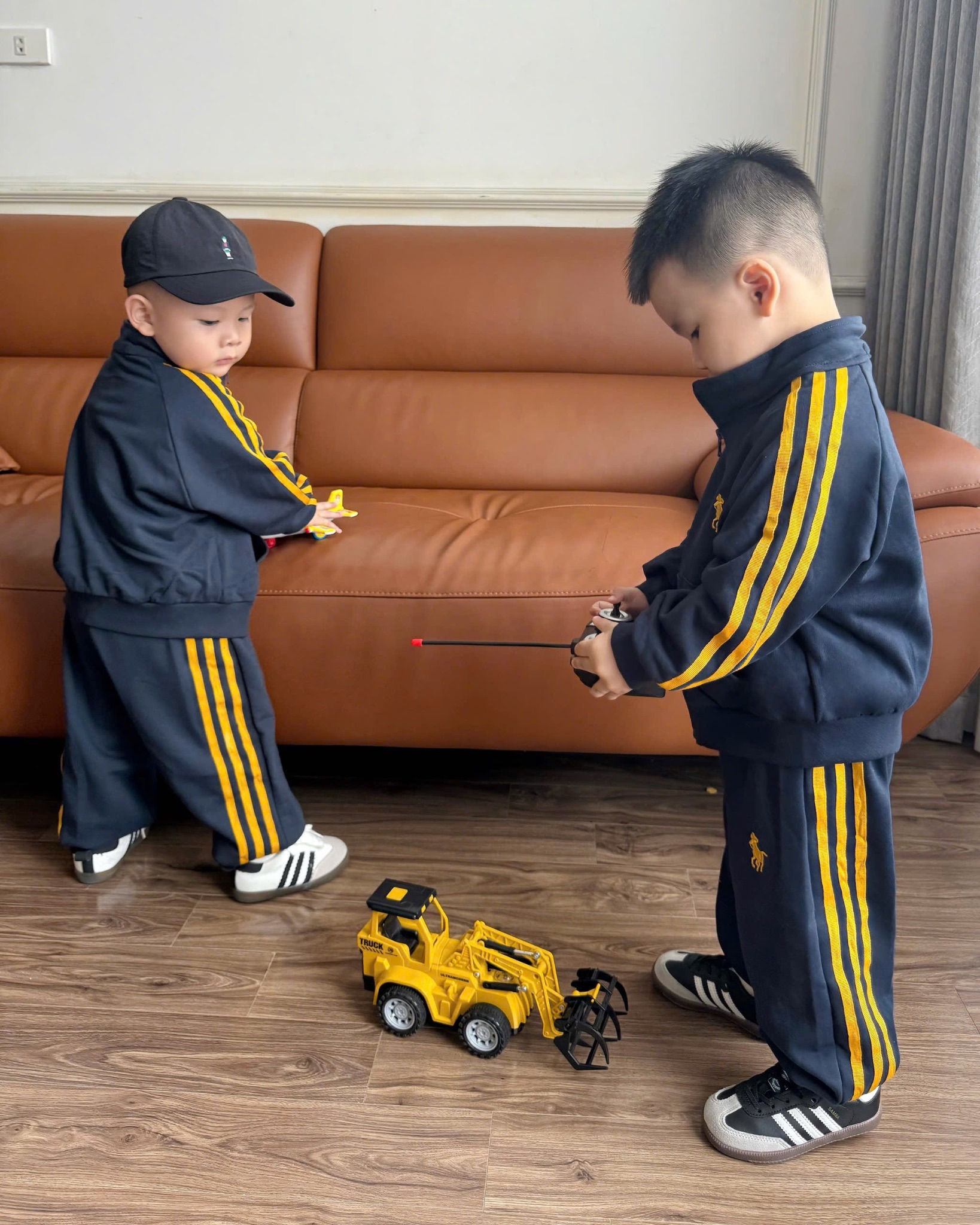 SÉT NỈ KHOÁC THÊU NGƯA MÀU THAN CHO BT