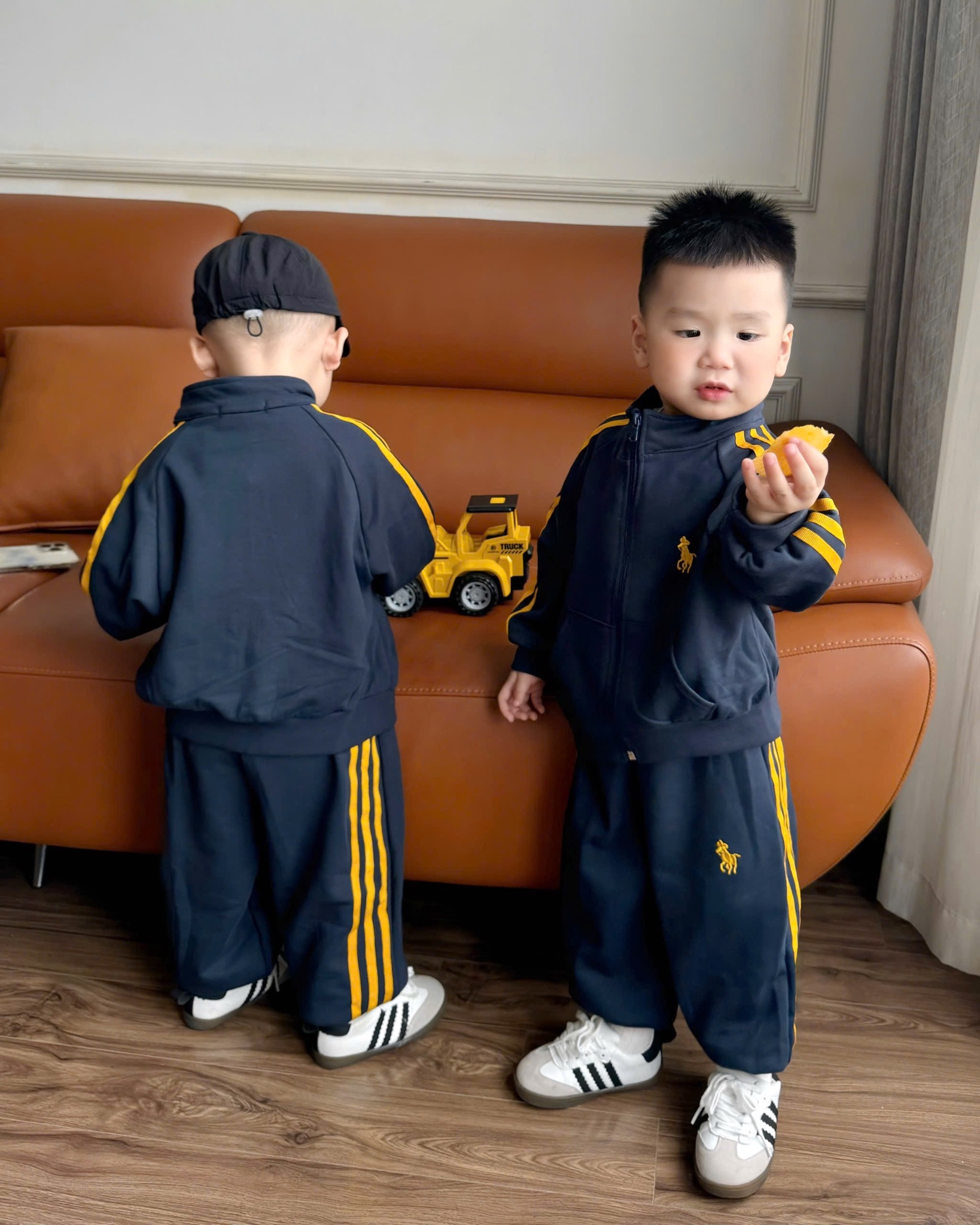 SÉT NỈ KHOÁC THÊU NGƯA MÀU THAN CHO BT