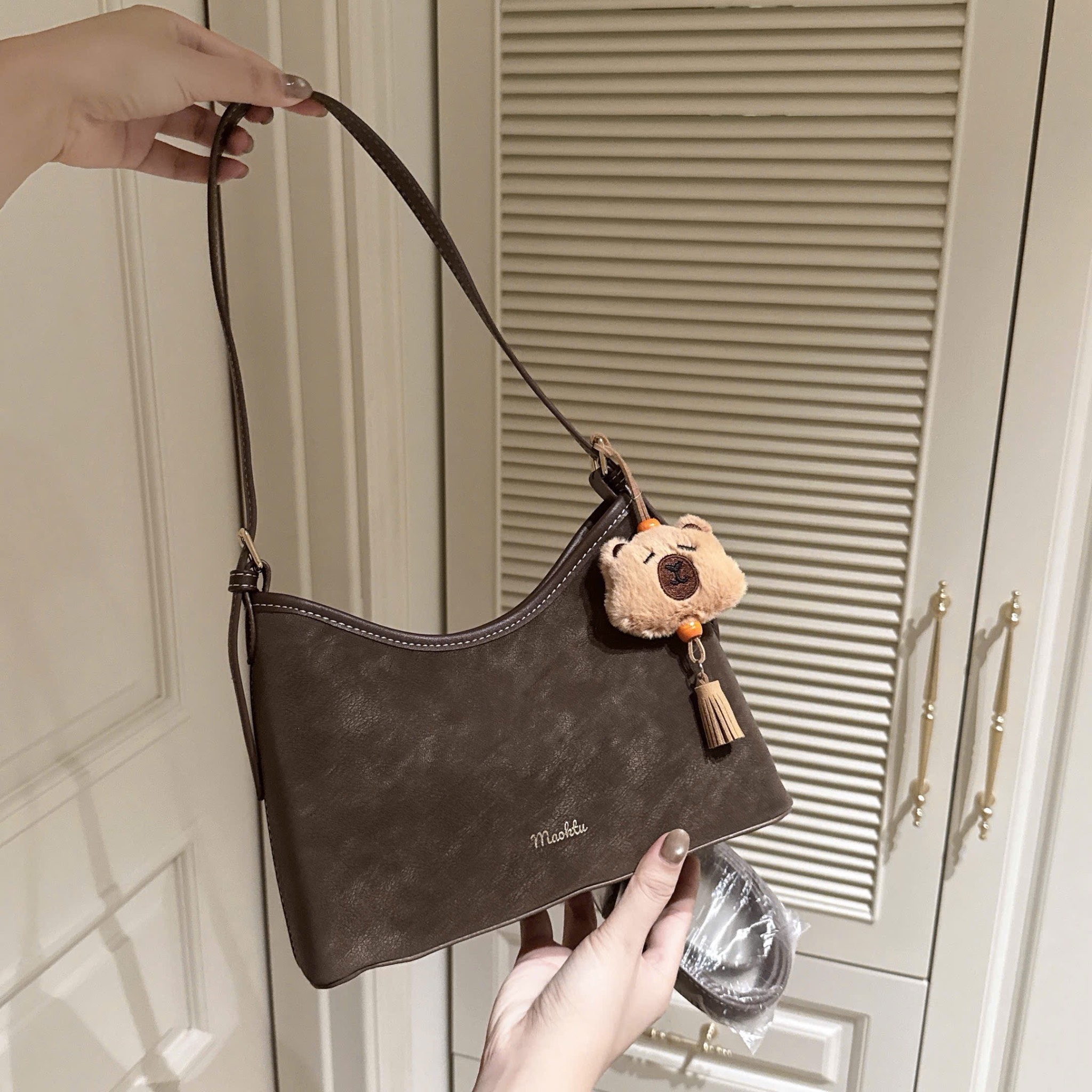 KẸP NÁCH KÈM CHAMR GẤU HS3057