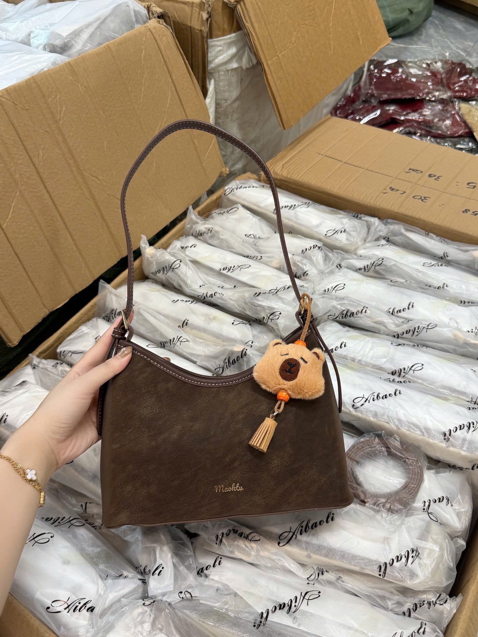 KẸP NÁCH KÈM CHAMR GẤU HS3057