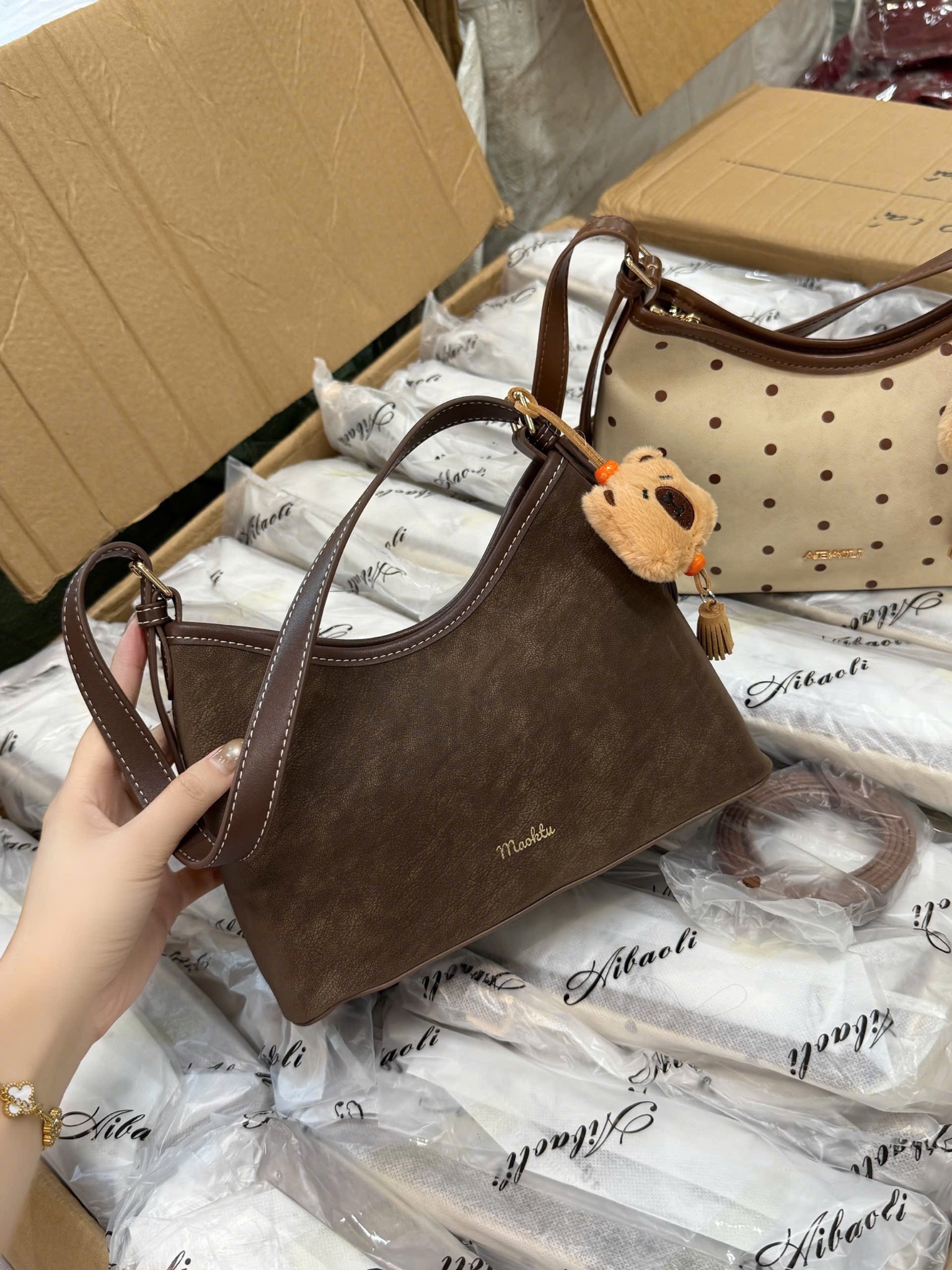 KẸP NÁCH KÈM CHAMR GẤU HS3057