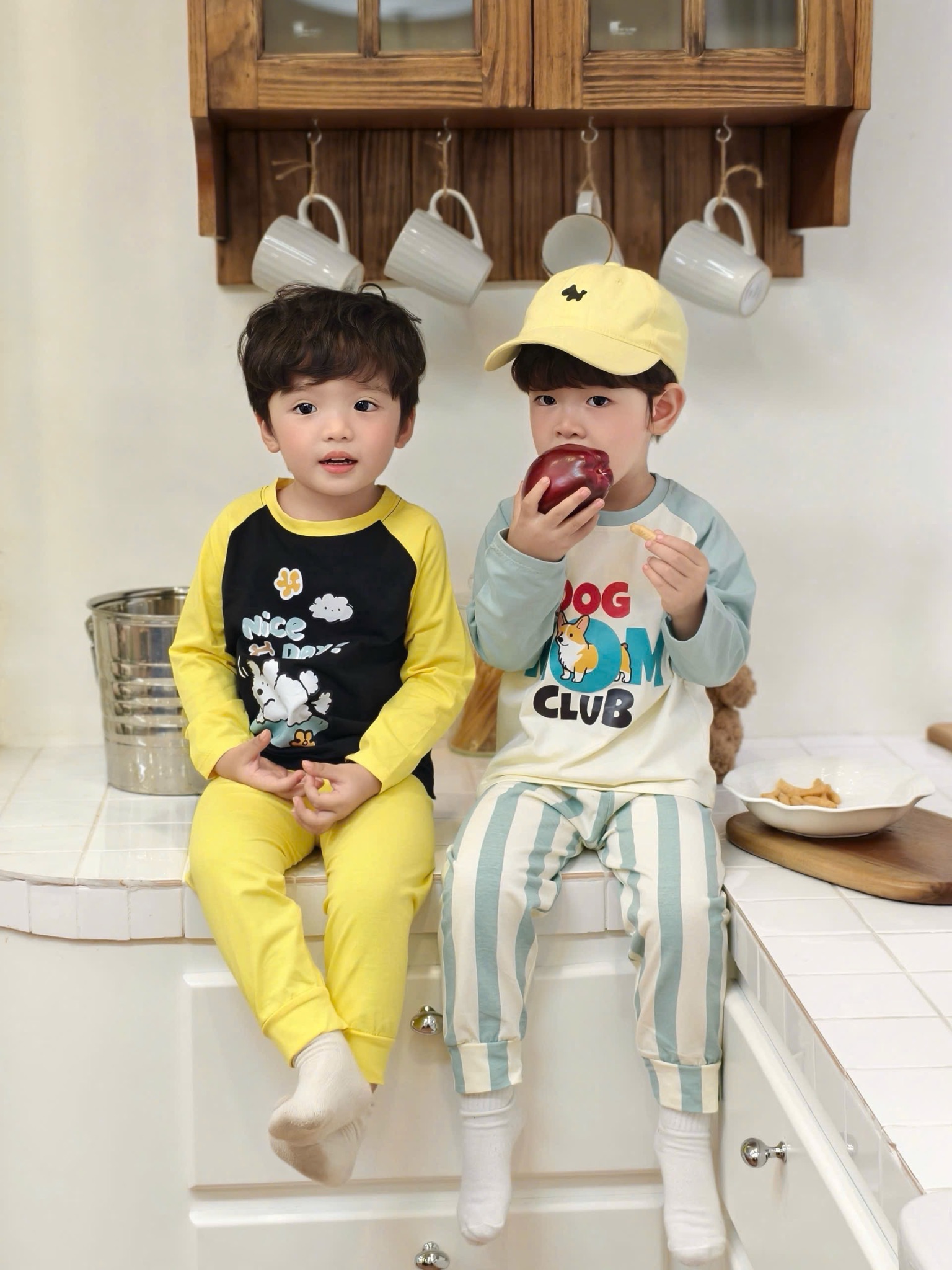 SÉT 2 BỘ VÀNG XANH HÌNH CÚN CHO BT