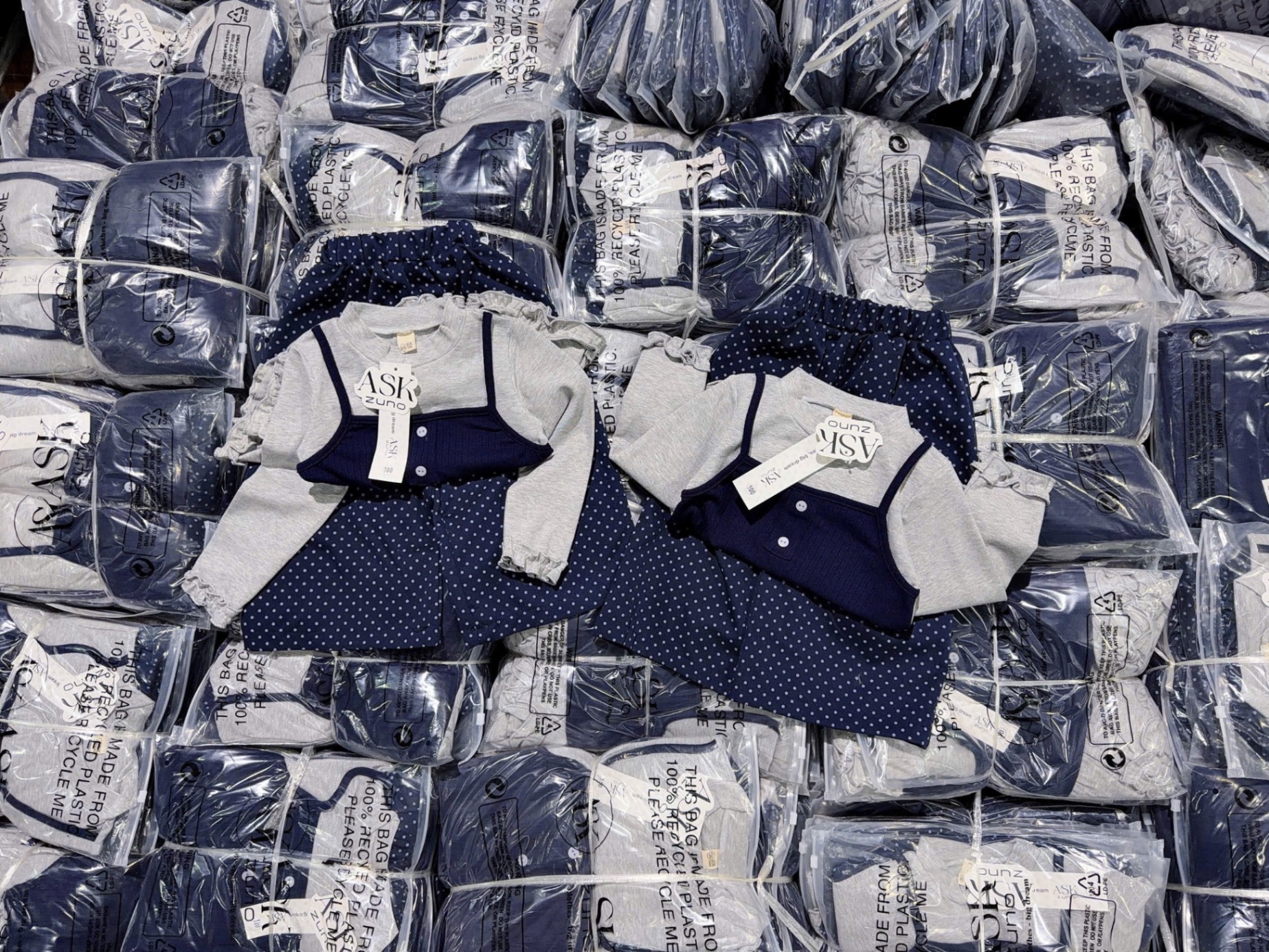 SÉT ÁO ZIP + QUẦN JEAN GIẤY CHO BG