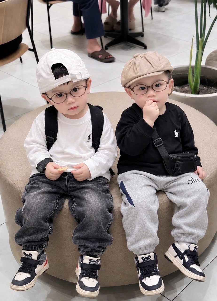 GOM - SÉT 4 ÁO THÊU NGỰA DEN NÂU GHI TRẮNG CHO BT