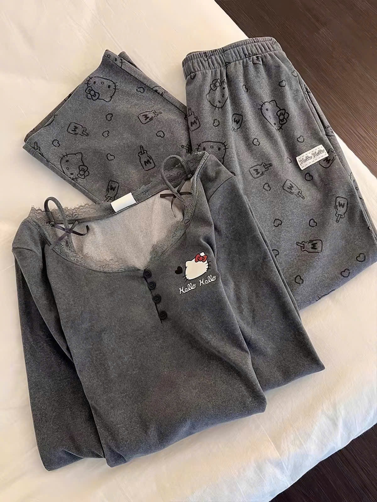 BỘ NGỦ HELLO KITTY MÀU GHI XÁM CHO NỮ