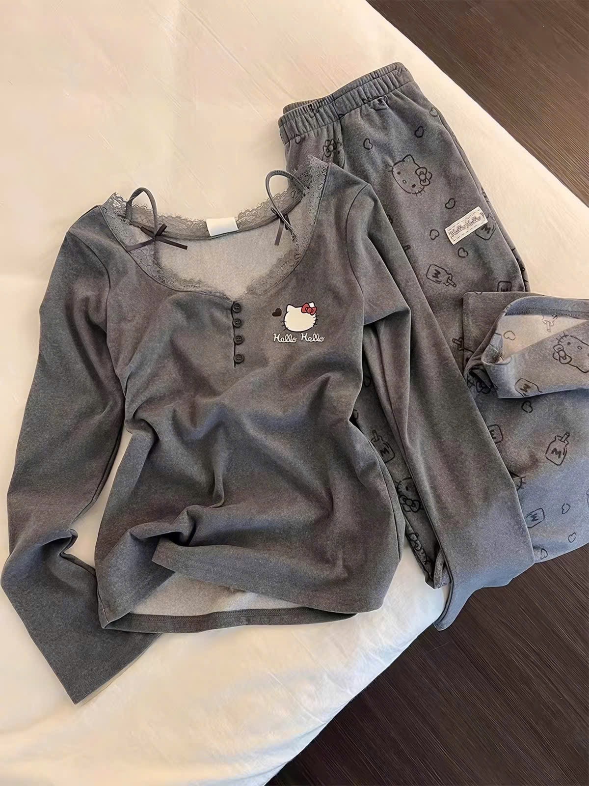 BỘ NGỦ HELLO KITTY MÀU GHI XÁM CHO NỮ