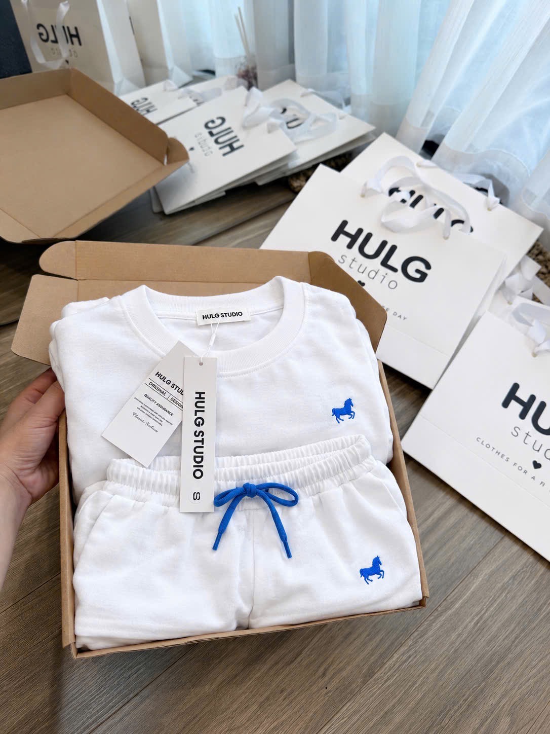 BỘ CỘC ĐÙI THÊU NGỰA MÀU TRẮNG