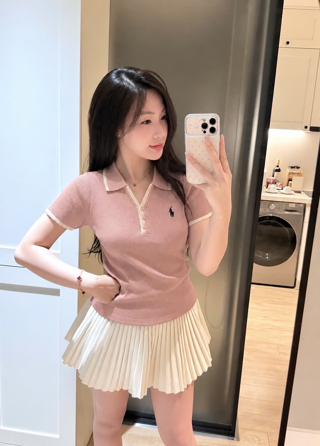 GOM - ÁO POLO HÔNG CỔ V THÊU NGƯA