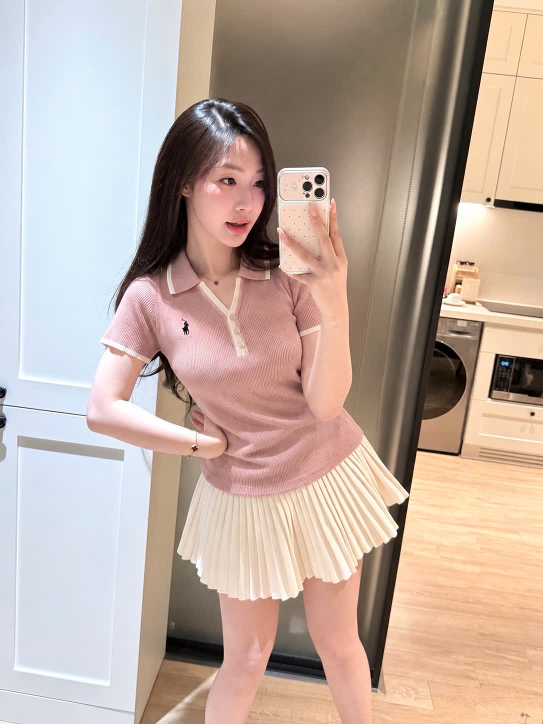 GOM - ÁO POLO HÔNG CỔ V THÊU NGƯA