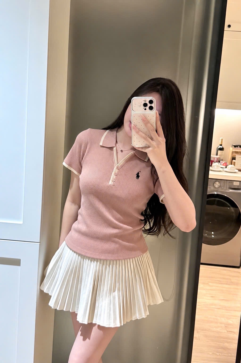 GOM - ÁO POLO HÔNG CỔ V THÊU NGƯA