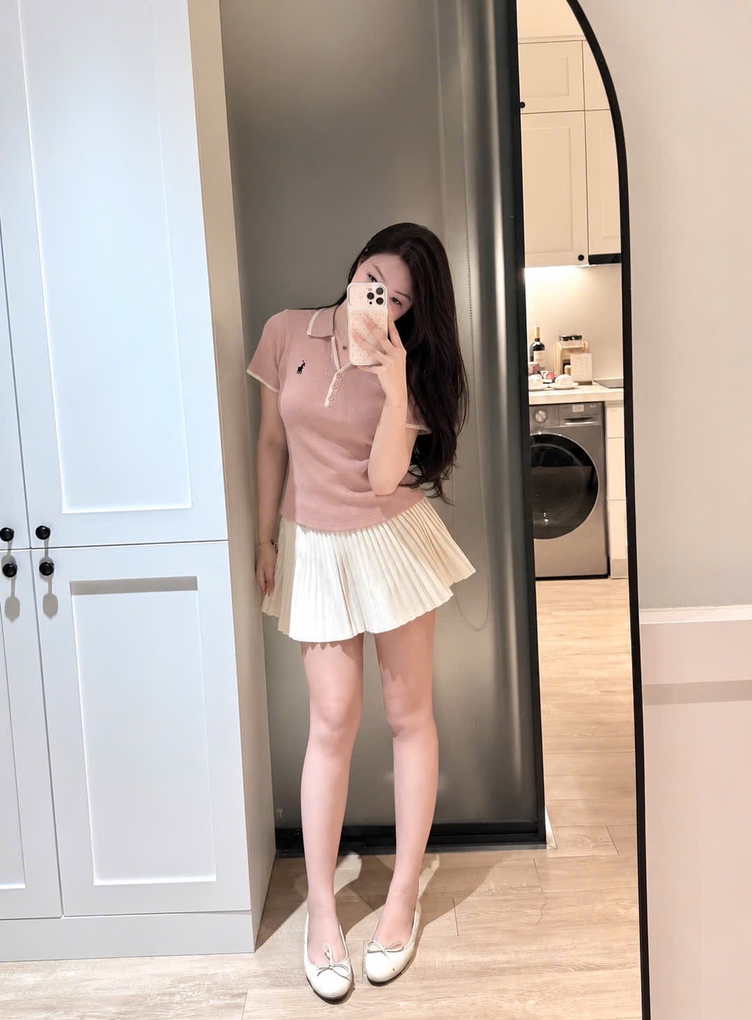 GOM - ÁO POLO HÔNG CỔ V THÊU NGƯA