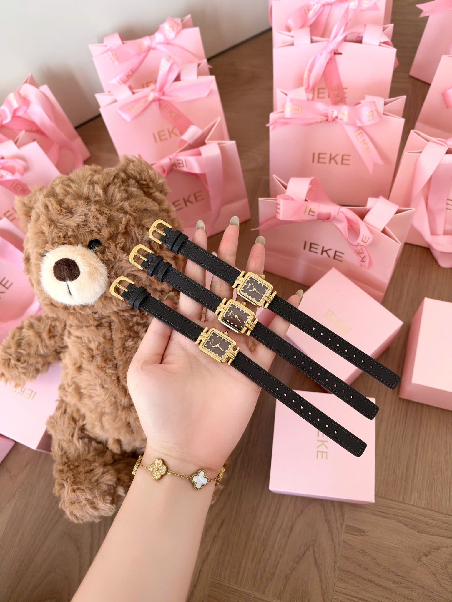 ĐỒNG HỒ IEKE MẶT VUÔNG CHO NỮ M0103