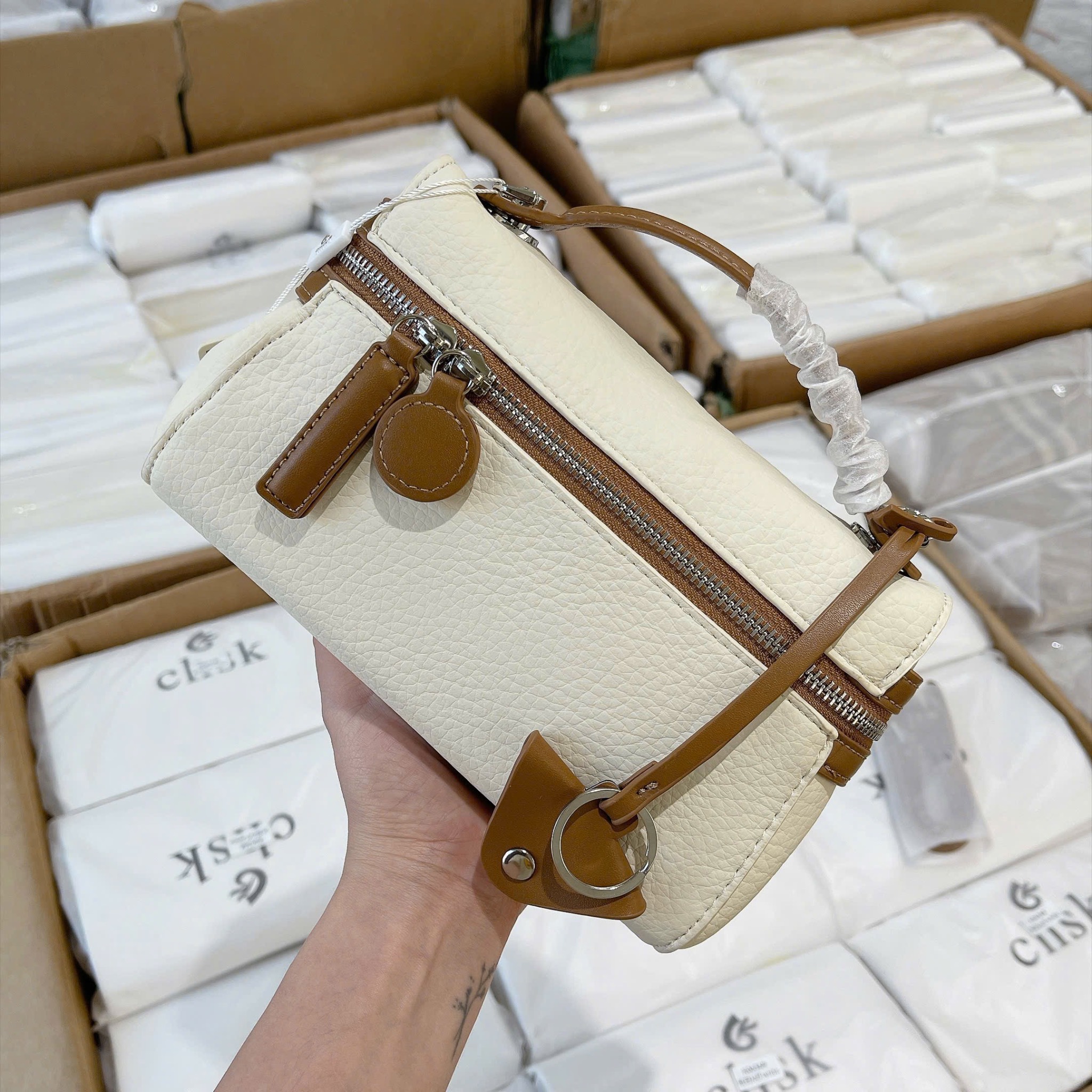 TÚI XÁCH TRẮNG PHỐI NÂU M0636