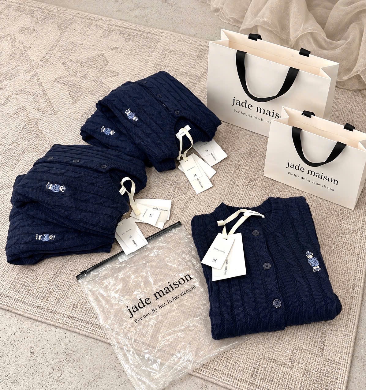 CDG THAN DÀI TAY THÊU GẤU WHOU CHO NỮ