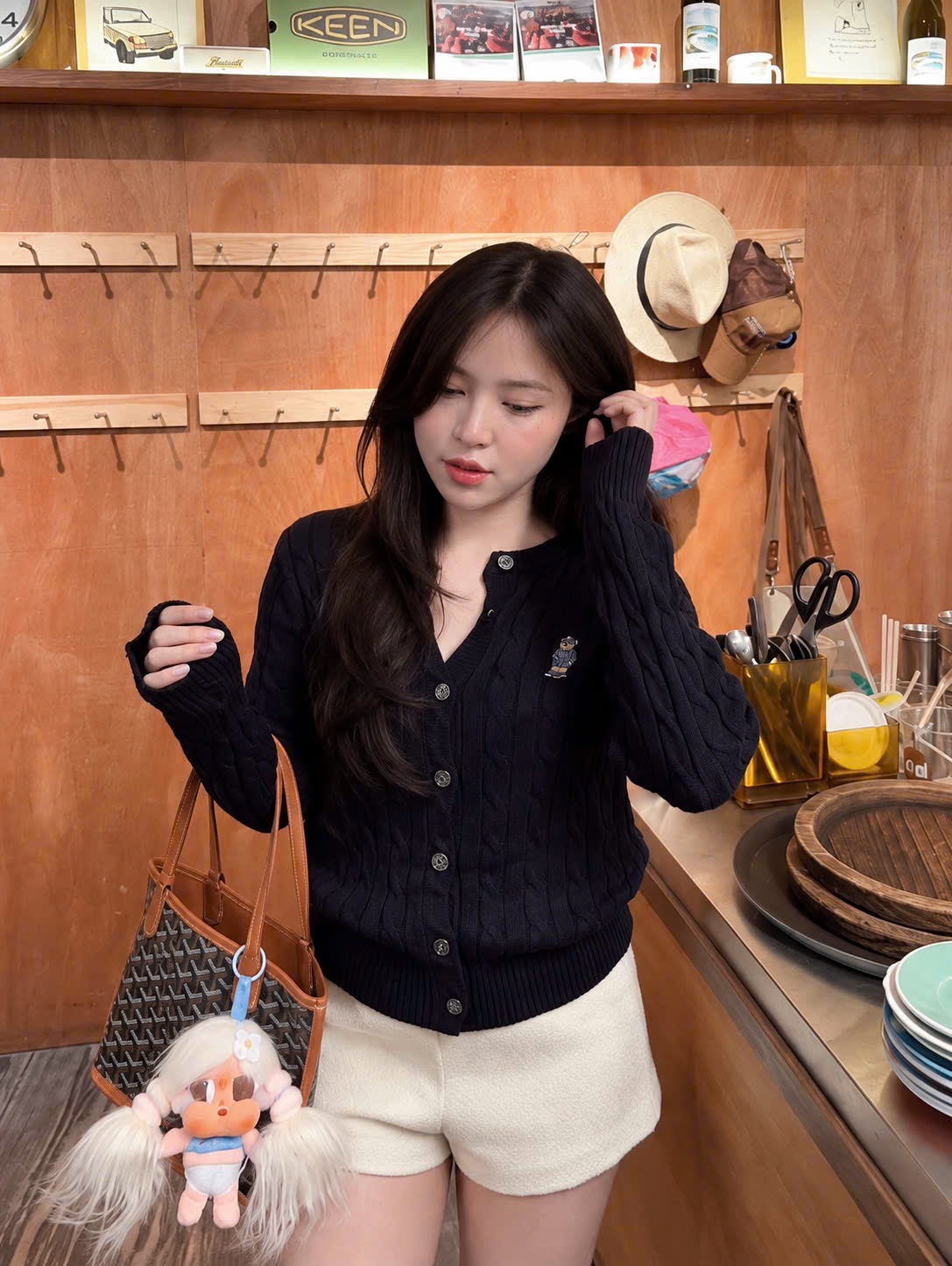 CDG THAN DÀI TAY THÊU GẤU WHOU CHO NỮ