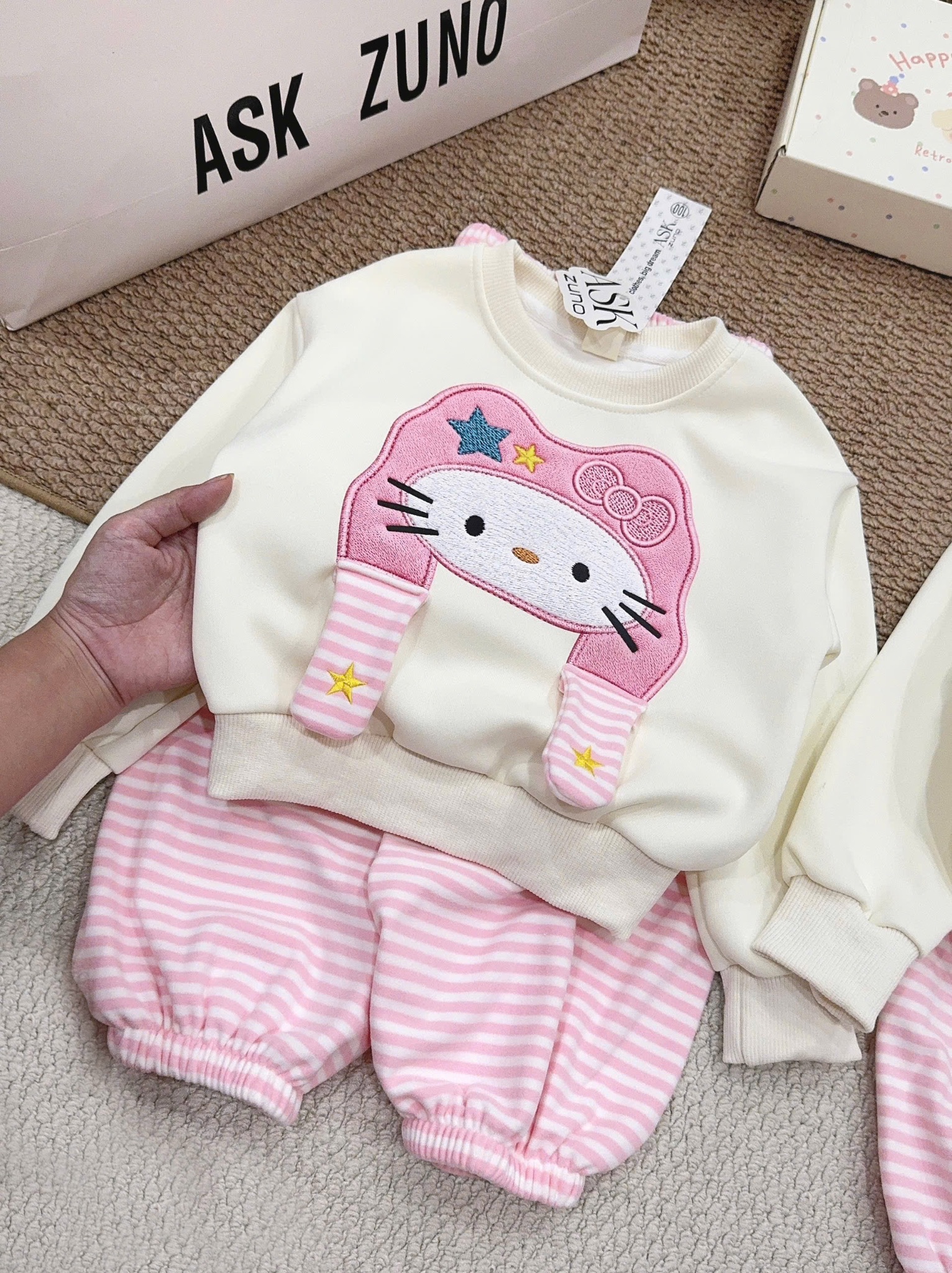 SÉT NỈ HELLO KITTY MÀU BE KEM CHO BG
