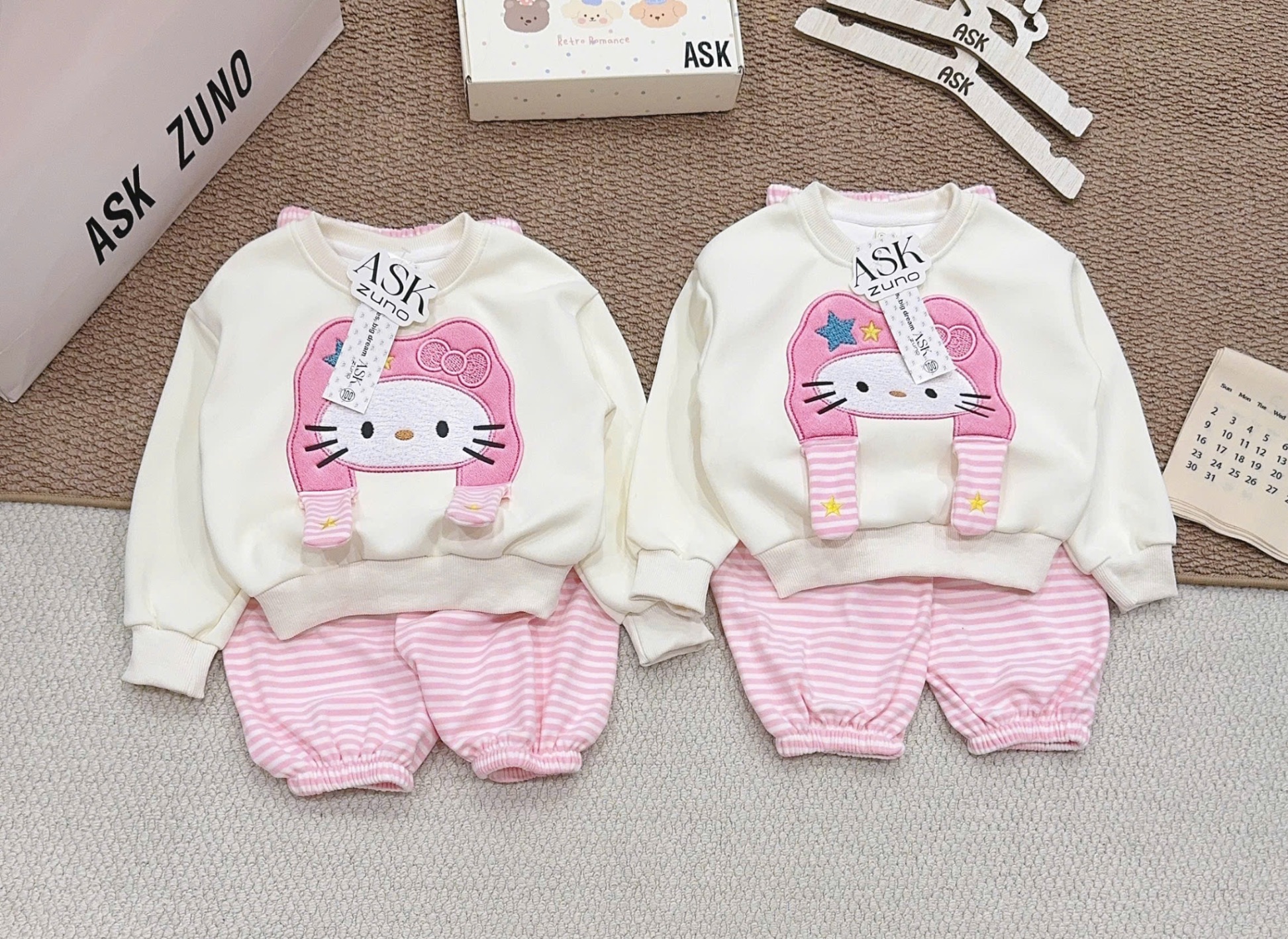 SÉT NỈ HELLO KITTY MÀU BE KEM CHO BG