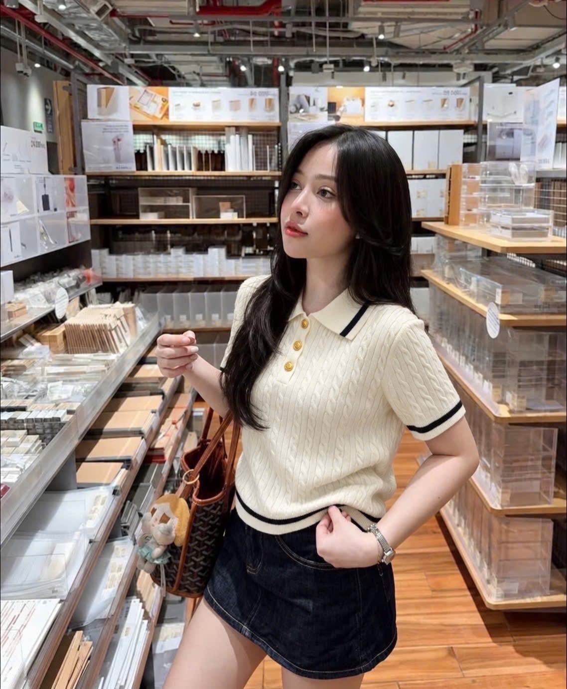 ÁO LEN THỪNG MÀU BE KEM CỔ VIỀN HO NỮ