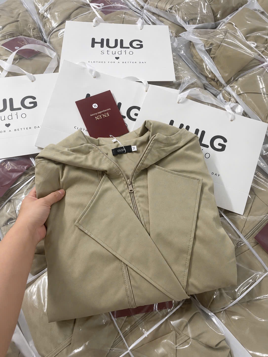 ÁO KHOÁC KAKI BE 2 LỚP RÚT GẤU