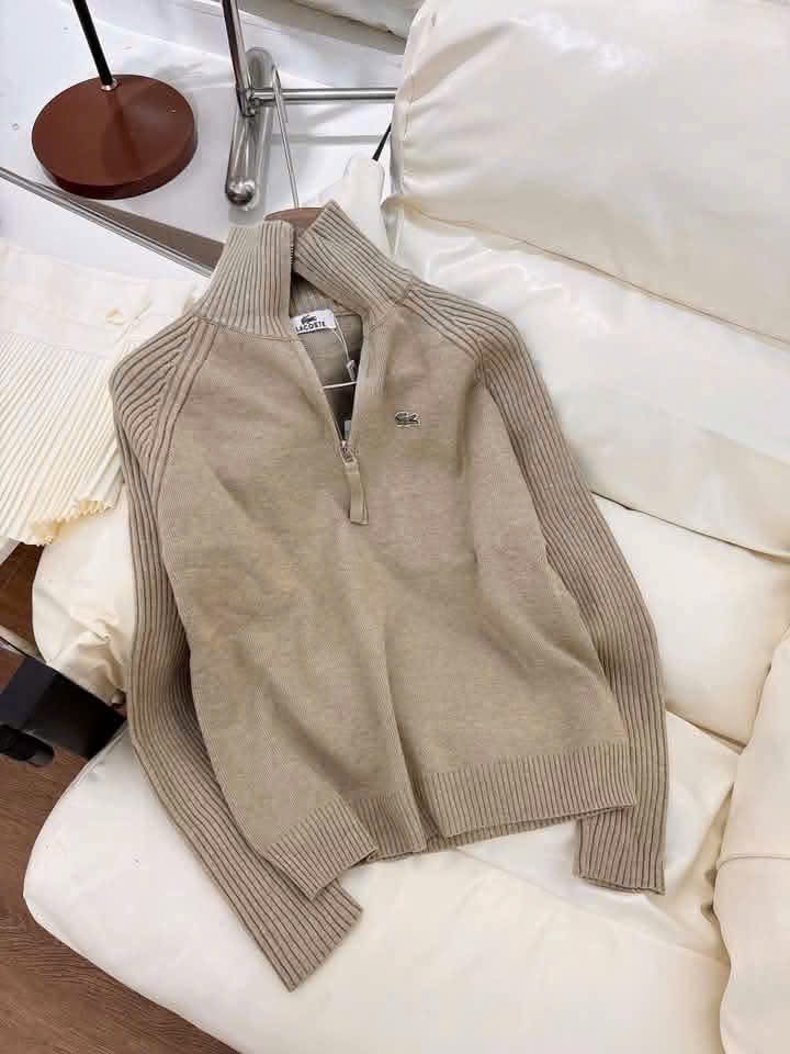 ÁO LEN CỔ KHOÁ LCT QCCC MÀU BE