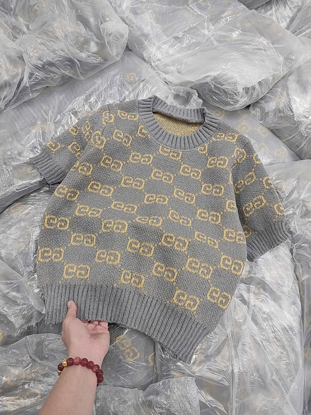 ÁO LEN CỘC GC XÁM VÀNG QC