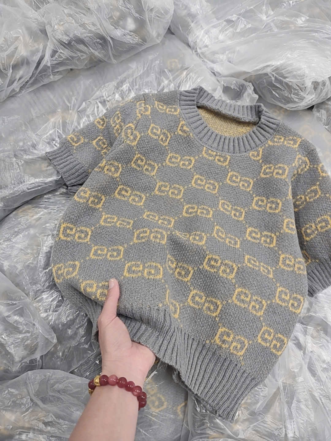 ÁO LEN CỘC GC XÁM VÀNG QC