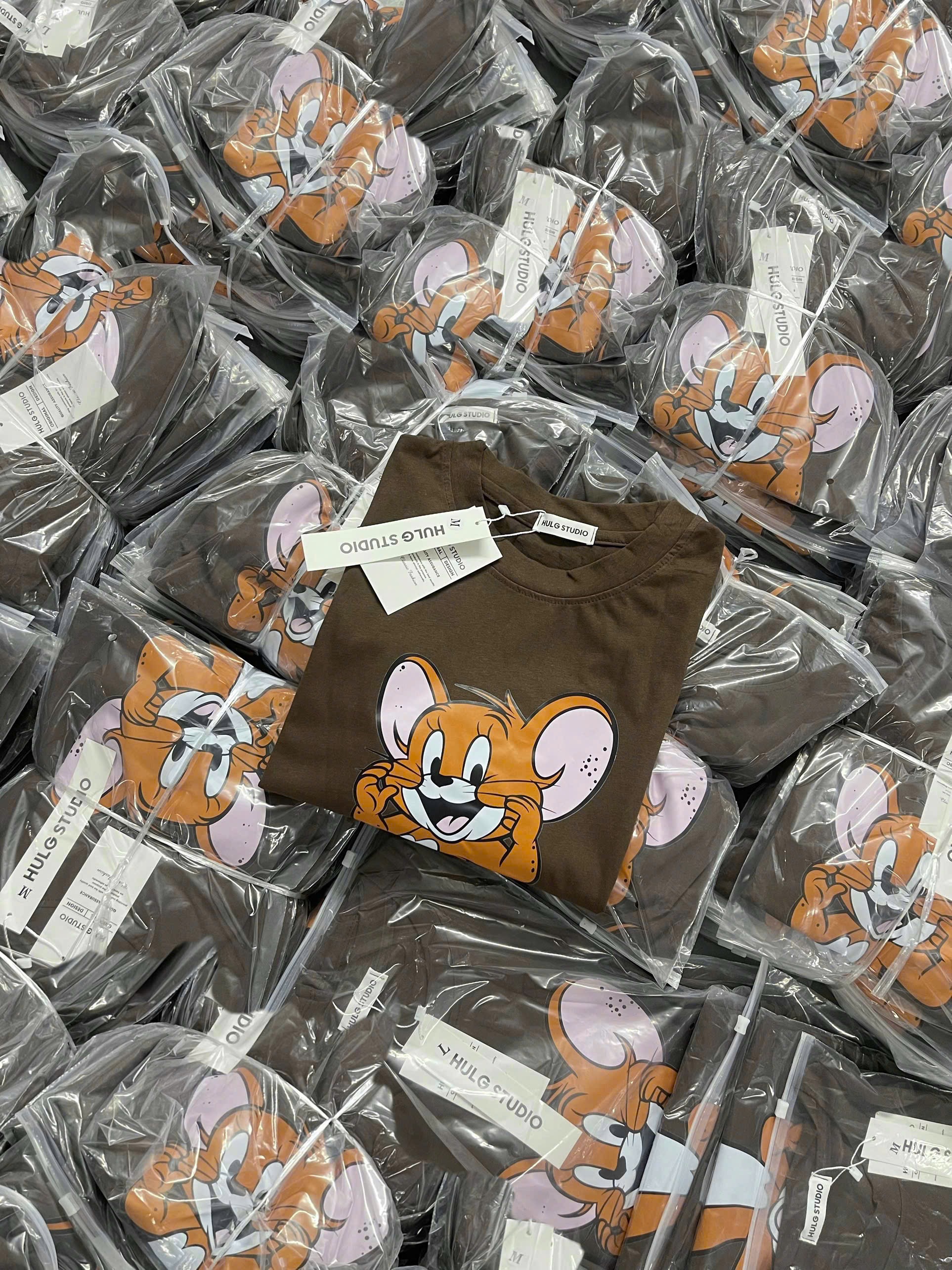 ÁO PHÔNG GIẤY MICKY NÂU DT