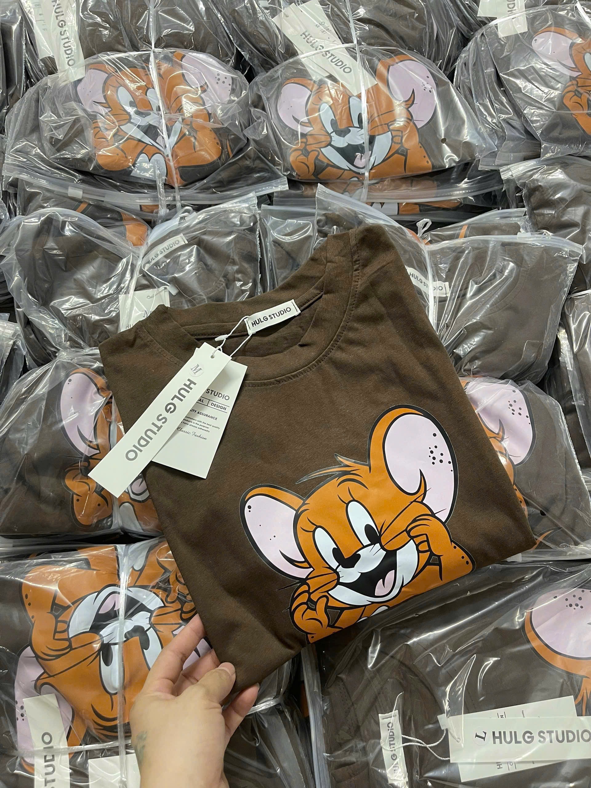 ÁO PHÔNG GIẤY MICKY NÂU DT