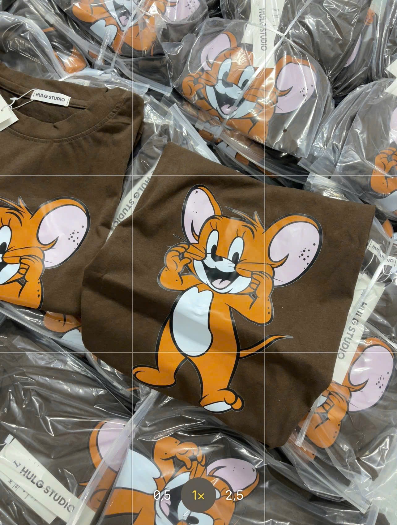 ÁO PHÔNG GIẤY MICKY NÂU DT