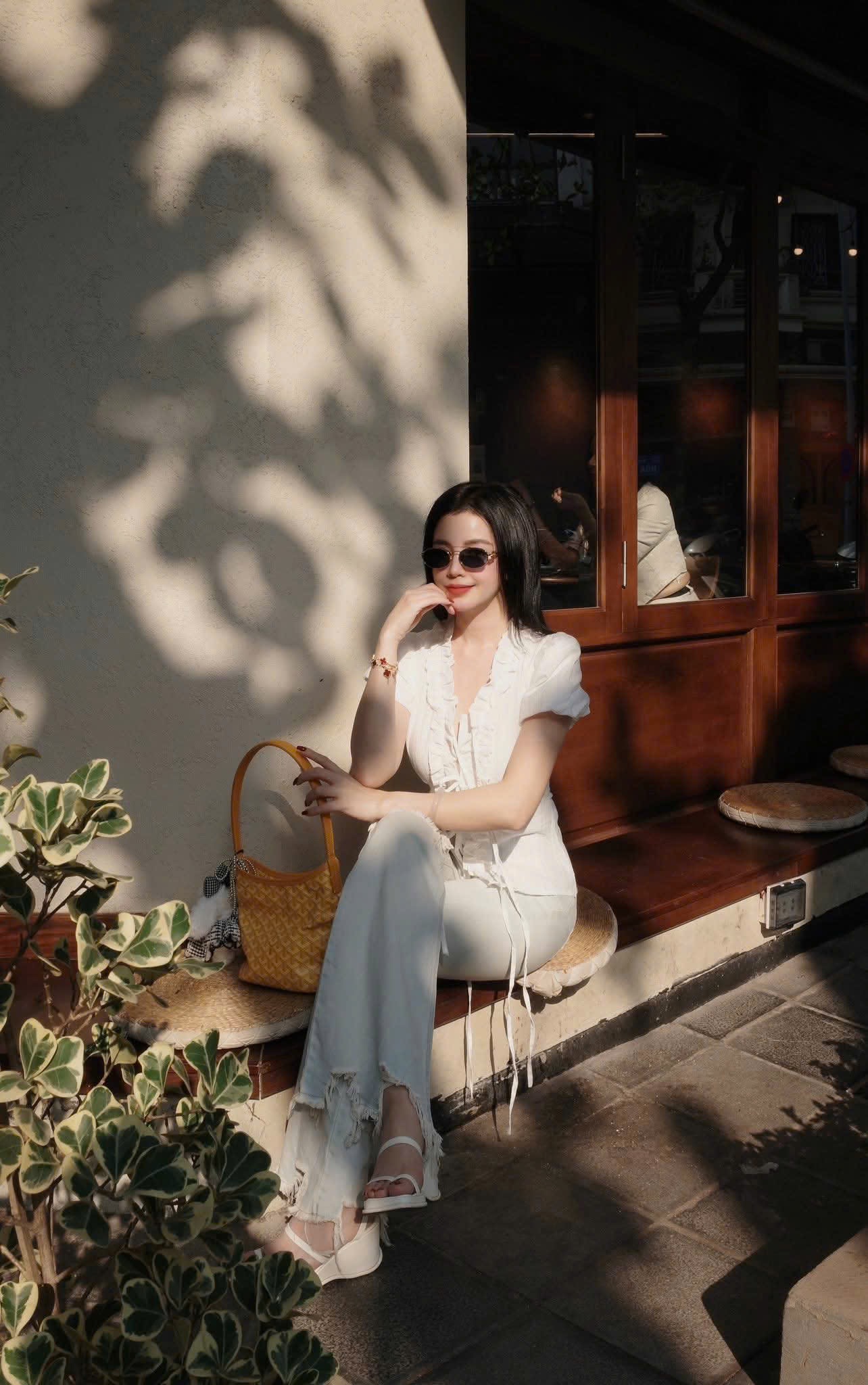 ÁO SƠ MI CỔ BÈO DÂY BUỘC MÀU TRẮNG