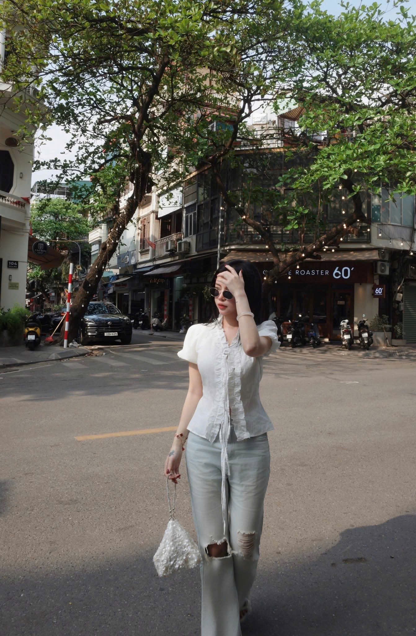 ÁO SƠ MI CỔ BÈO DÂY BUỘC MÀU TRẮNG