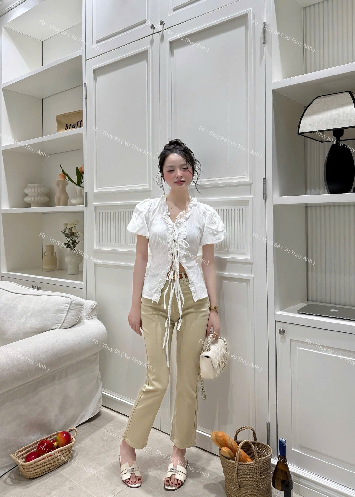 ÁO SƠ MI CỔ BÈO DÂY BUỘC MÀU TRẮNG