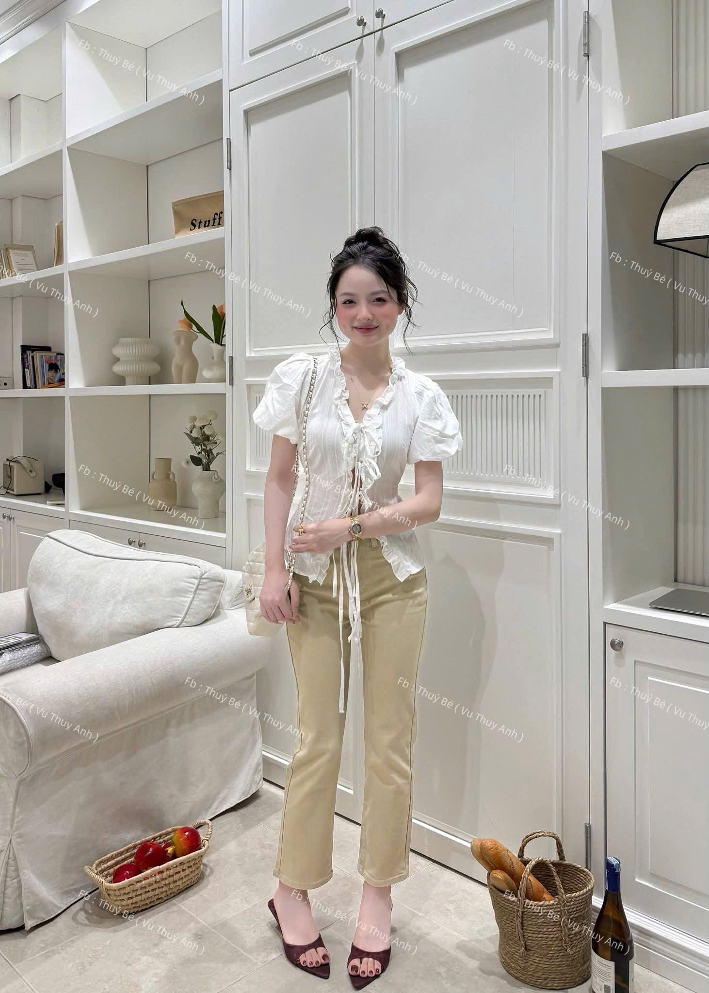 ÁO SƠ MI CỔ BÈO DÂY BUỘC MÀU TRẮNG