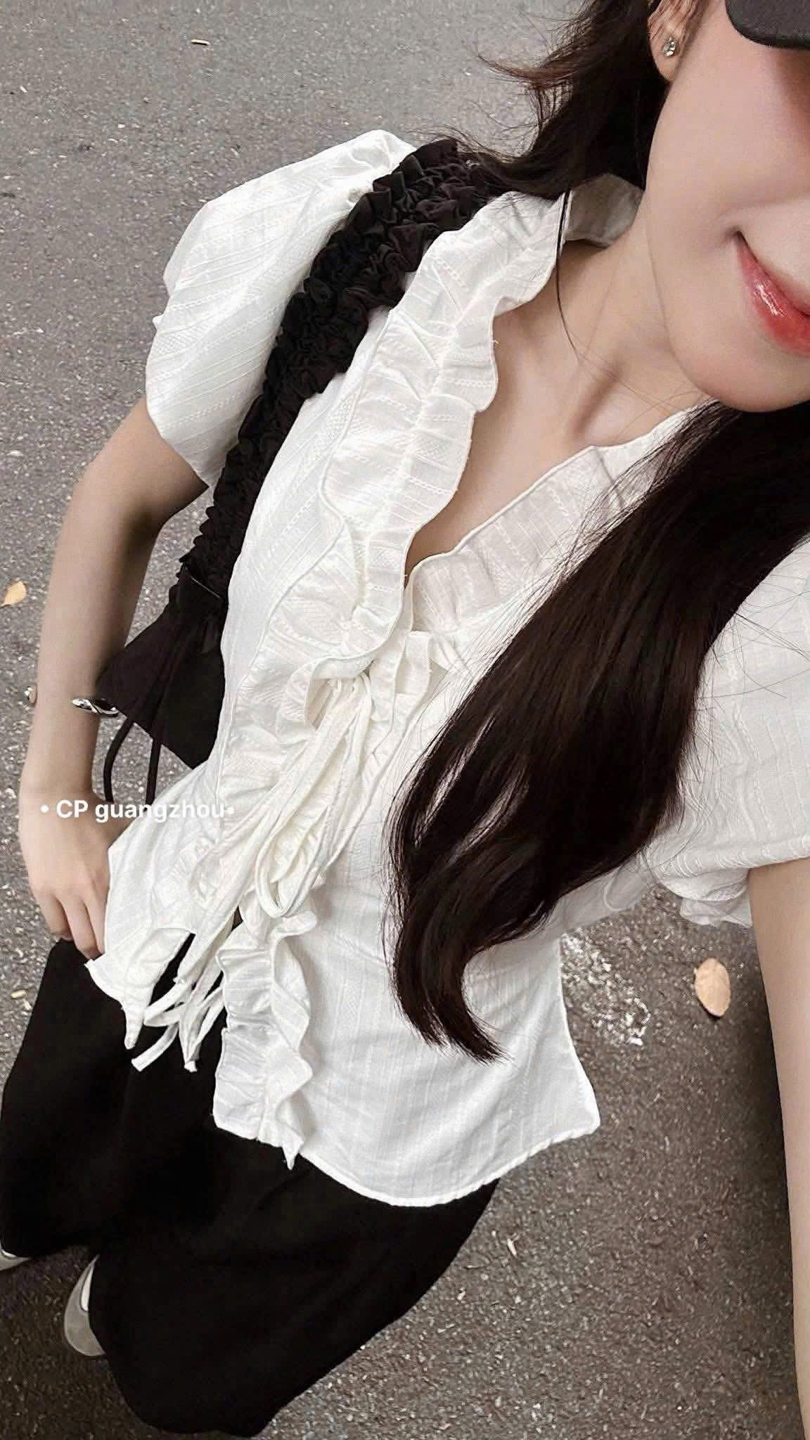 ÁO SƠ MI CỔ BÈO DÂY BUỘC MÀU TRẮNG