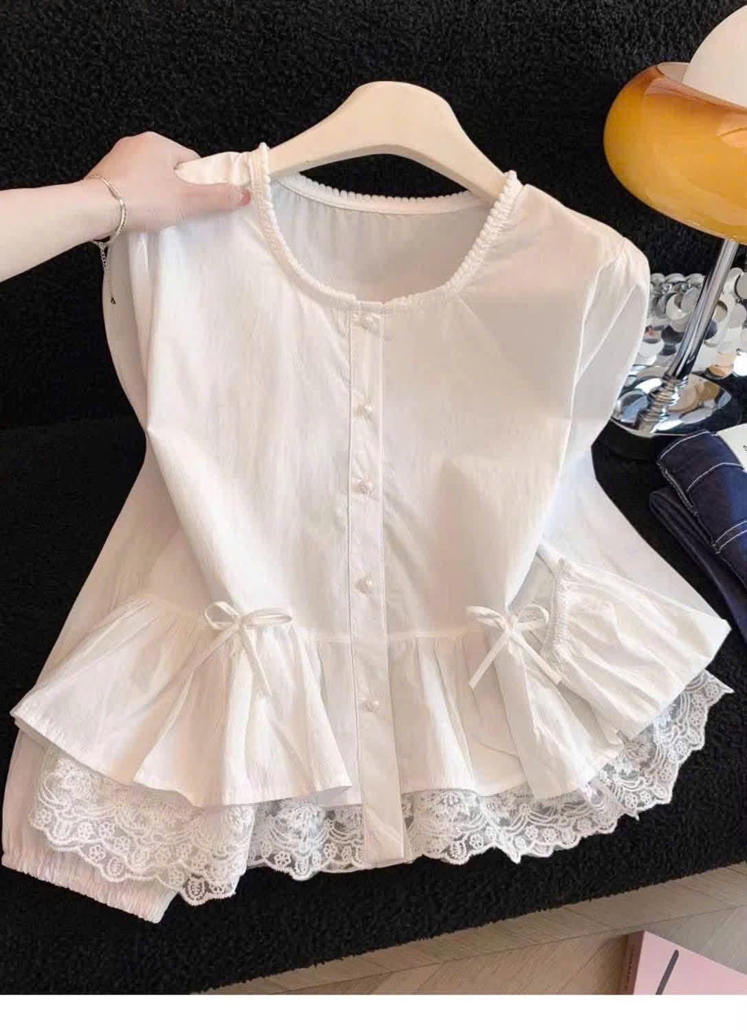 ÁO SƠ MI TRẮNG PHỐI REN DÁNG BBD