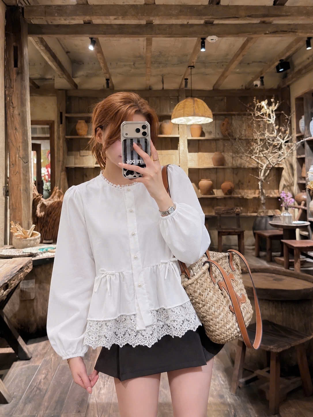 ÁO SƠ MI TRẮNG PHỐI REN DÁNG BBD