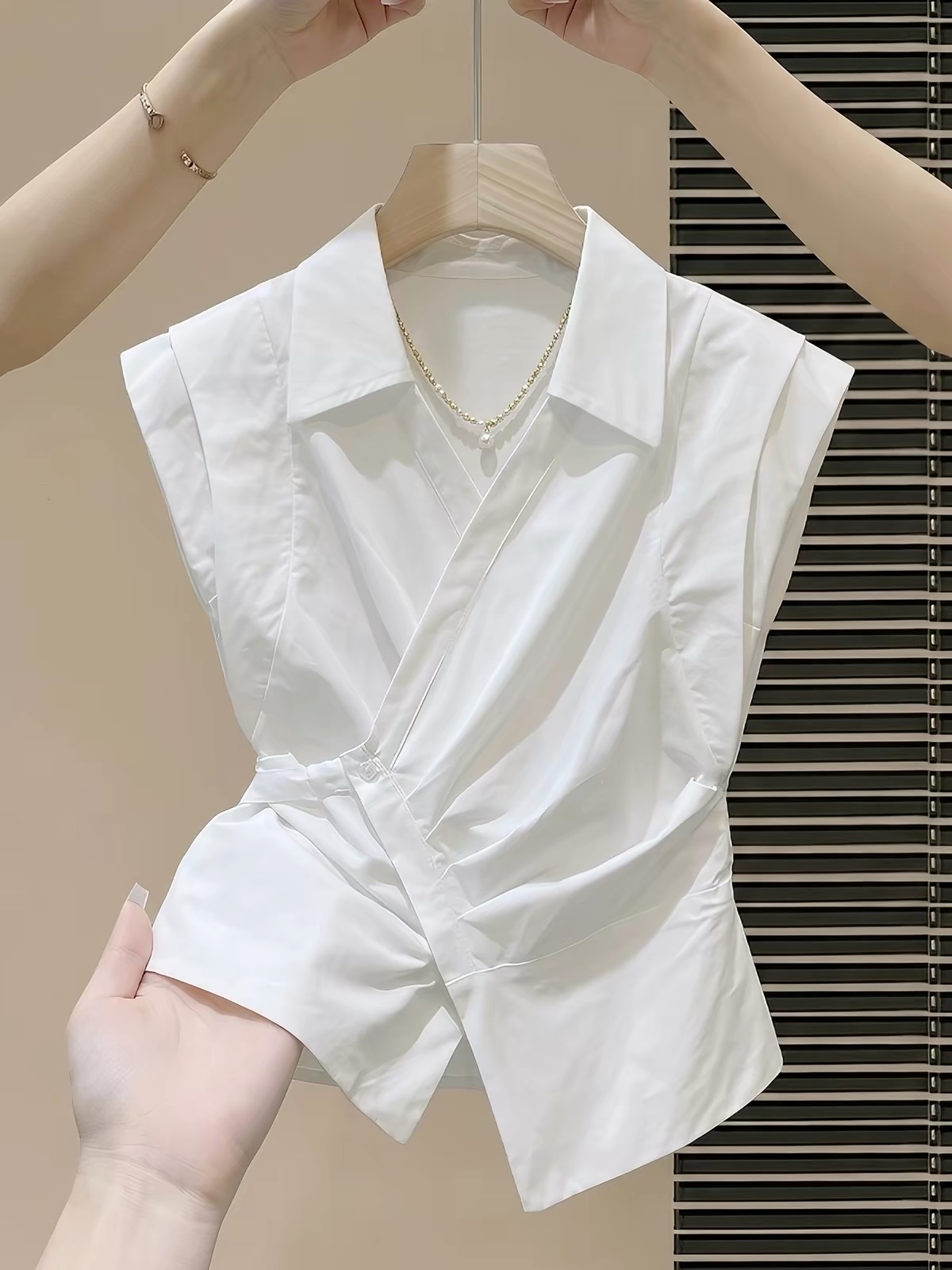 ÁO SƠ MI TRẮNG VẠT CHÉO QC CỘC TAY
